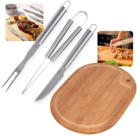 Kit para Churrasco 3 Peas Faca Garfo e Pegador Ao Inox + Tbua de Carne 33cm em Bambu Oval