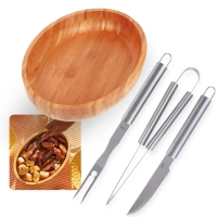 Kit para Churrasco 3 Peas Faca Garfo e Pegador Ao Inox + Gamela Bandeja Oval em Bamboo 33cm X 23cm