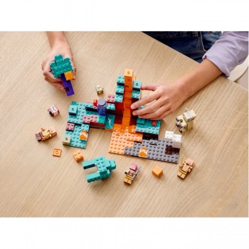 Kit Legos Minecraft (a Ponte Flamejante, a Floresta Deformada e o Barco Pirata)
