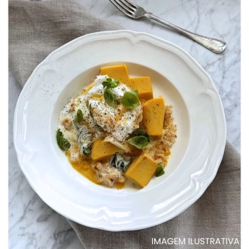 Kit Conjunto 4 Pratos Fundos 22,5 Cm + 2 Tigelas Quadradas 250 Ml + Travessa 36 Cm Melamina / Pl�stico