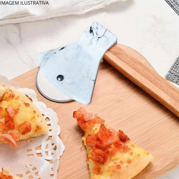 Cortador de Pizza e Massas Carretilha Modelo Machado Marmorizado em Bambu